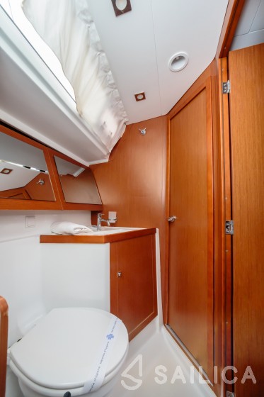 Oceanis 41 - Yacht Charter Sailica