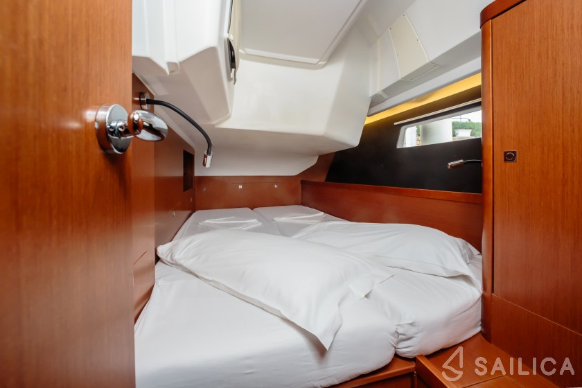 Oceanis 41 - Yacht Charter Sailica