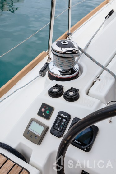 Oceanis 41 - Yacht Charter Sailica