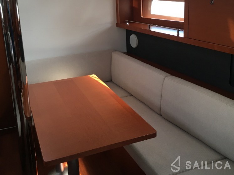 Oceanis 41 - Yacht Charter Sailica