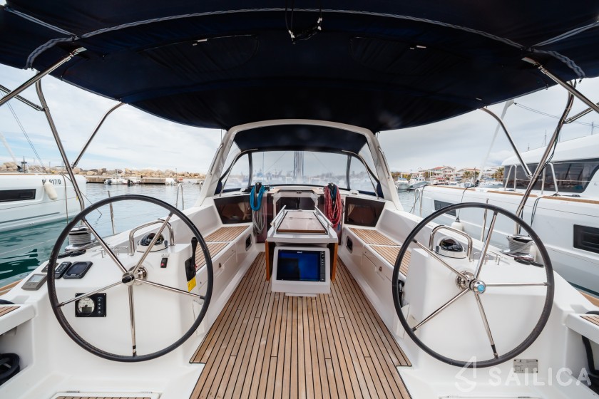 Oceanis 41 - Yacht Charter Sailica
