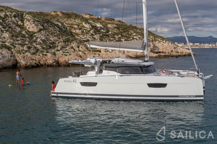 Astréa 42 - Yacht Charter Sailica