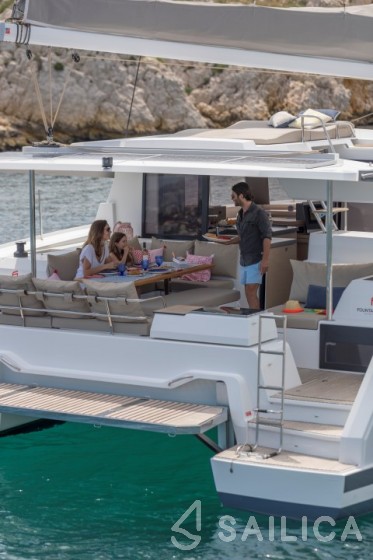 Astréa 42 - Yacht Charter Sailica