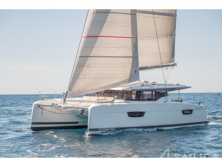 Astréa 42 - Yacht Charter Sailica
