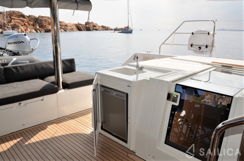 Lagoon 560 S2 - Yacht Charter Sailica