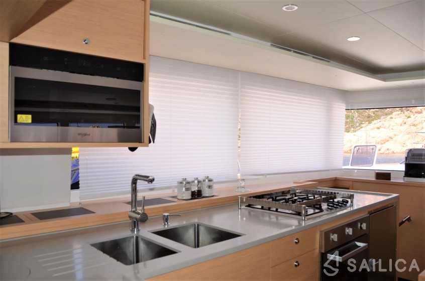 Lagoon 560 S2 - Yacht Charter Sailica