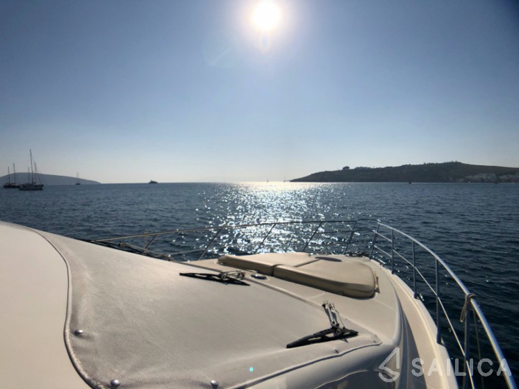 Azimut 55 - Yacht Charter Sailica