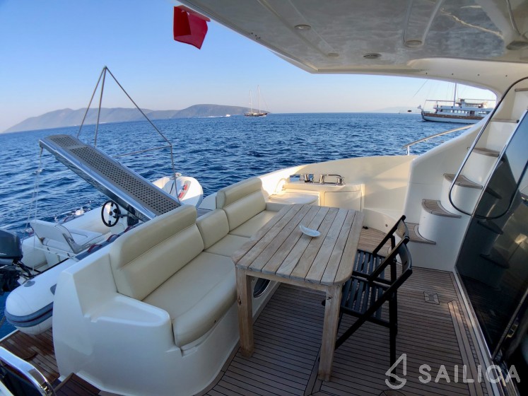 Azimut 55 - Yacht Charter Sailica