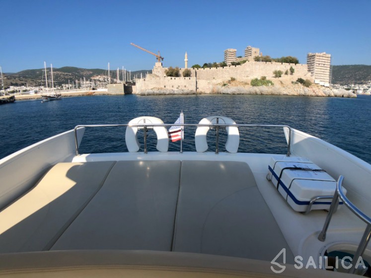 Azimut 55 - Yacht Charter Sailica