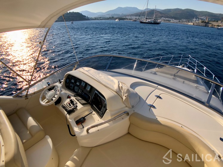 Azimut 55 - Yacht Charter Sailica