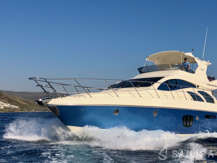 Azimut 55 - Yacht Charter Sailica