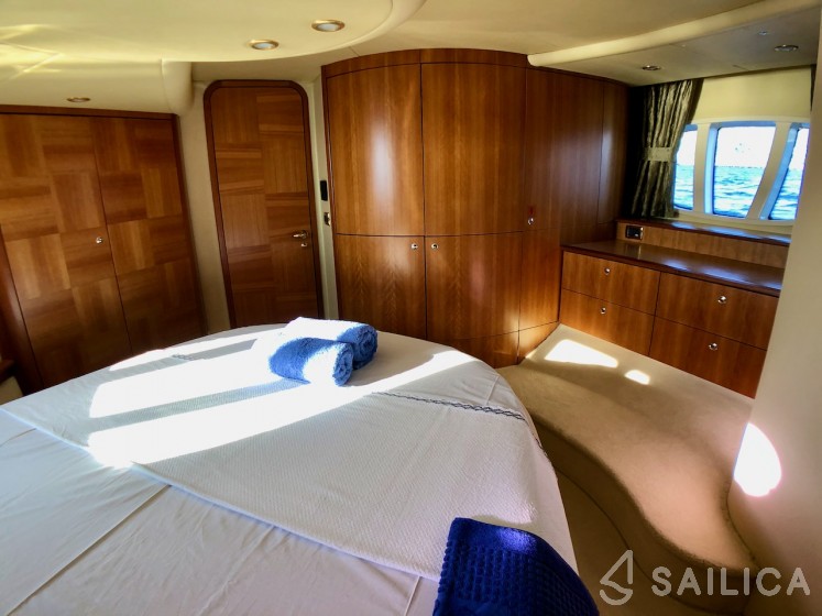 Azimut 55 - Yacht Charter Sailica