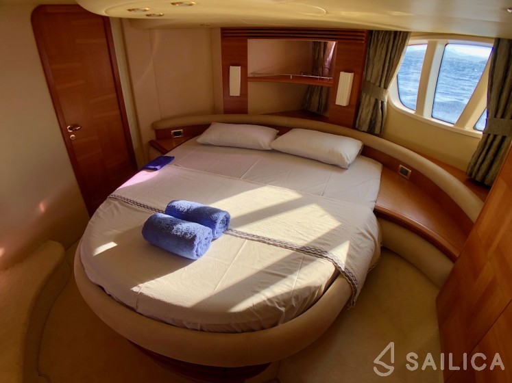 Azimut 55 - Yacht Charter Sailica