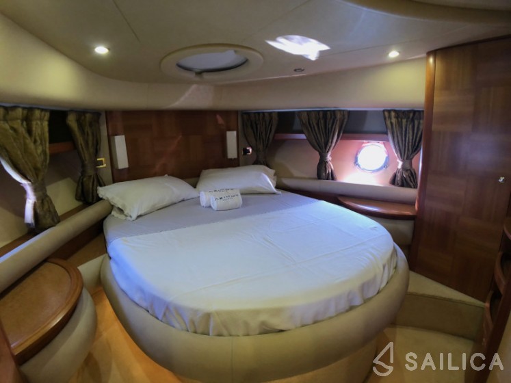 Azimut 55 - Yacht Charter Sailica