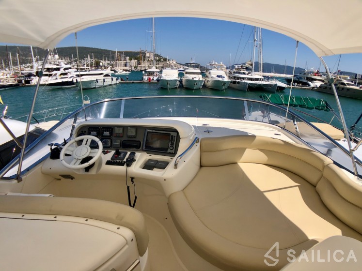 Azimut 55 - Yacht Charter Sailica