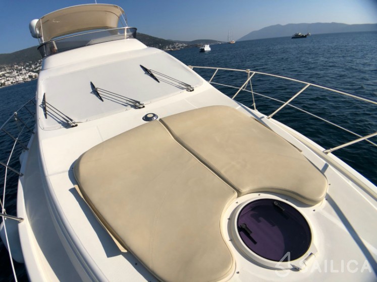 Azimut 55 - Yacht Charter Sailica