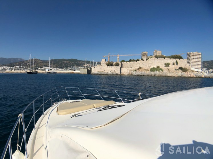 Azimut 55 - Yacht Charter Sailica