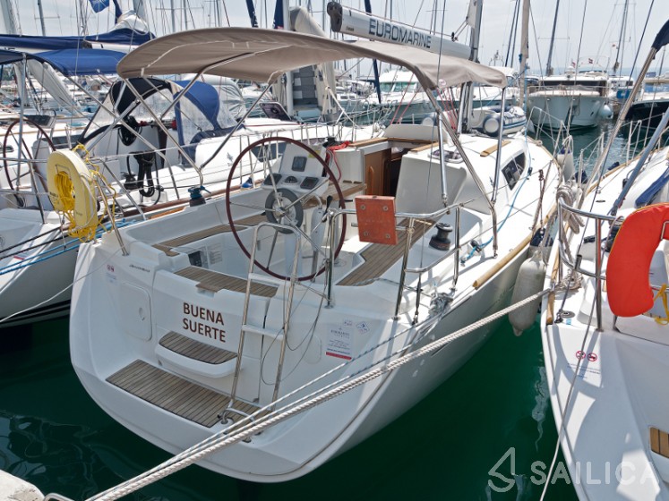 Sun Odyssey 33i - Yacht Charter Sailica