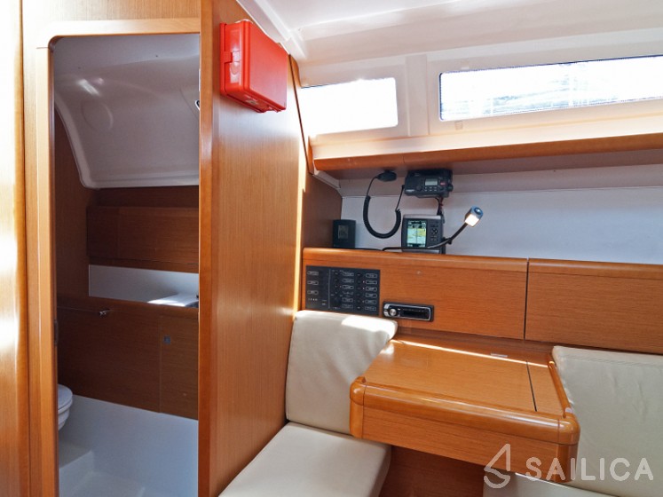 Sun Odyssey 33i - Yacht Charter Sailica