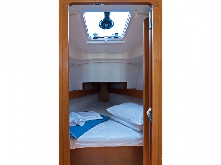 Sun Odyssey 33i - Yacht Charter Sailica
