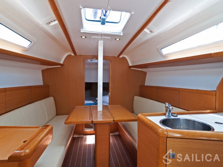 Sun Odyssey 33i - Yacht Charter Sailica