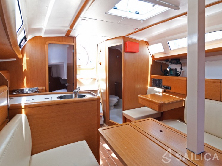 Sun Odyssey 33i - Yacht Charter Sailica