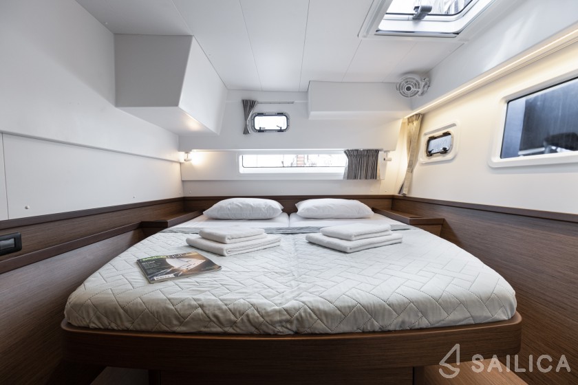 Lagoon 42 - Yacht Charter Sailica