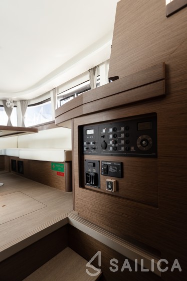 Lagoon 42 - Yacht Charter Sailica