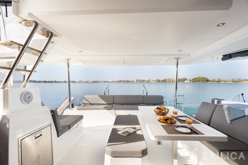 Elba 45 - Yacht Charter Sailica