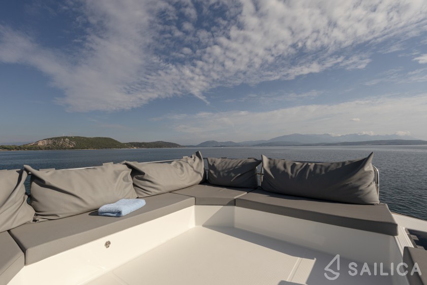 Elba 45 - Yacht Charter Sailica