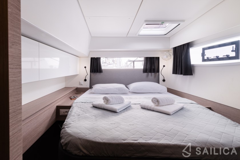 Elba 45 - Yacht Charter Sailica