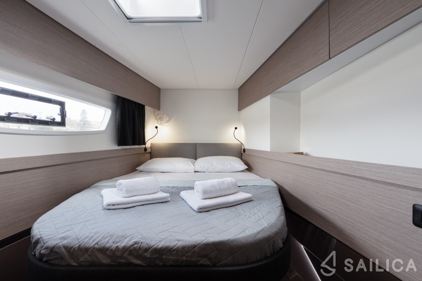 Elba 45 - Yacht Charter Sailica