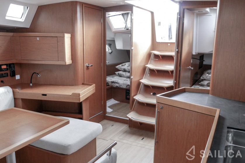 Oceanis 45 - Yacht Charter Sailica