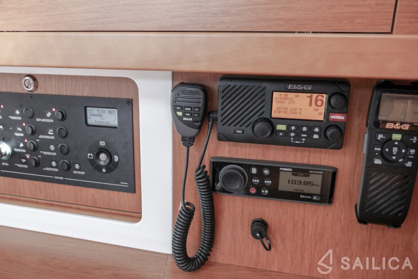Oceanis 45 - Yacht Charter Sailica