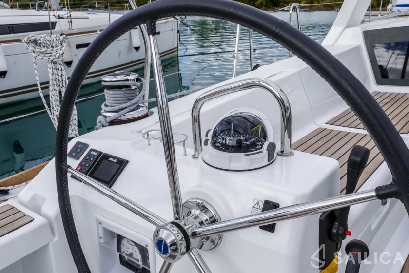 Oceanis 45 - Yacht Charter Sailica