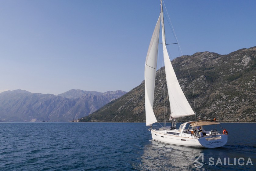 Oceanis 45 - Yacht Charter Sailica