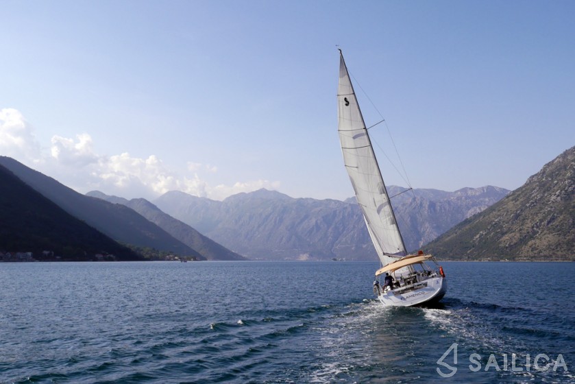 Oceanis 45 - Yacht Charter Sailica
