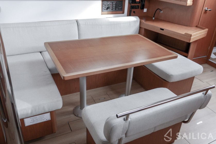 Oceanis 45 - Yacht Charter Sailica