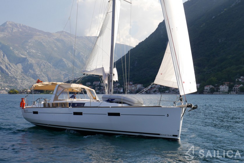 Oceanis 45 - Yacht Charter Sailica