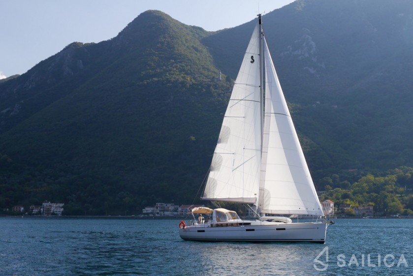 Oceanis 45 - Yacht Charter Sailica