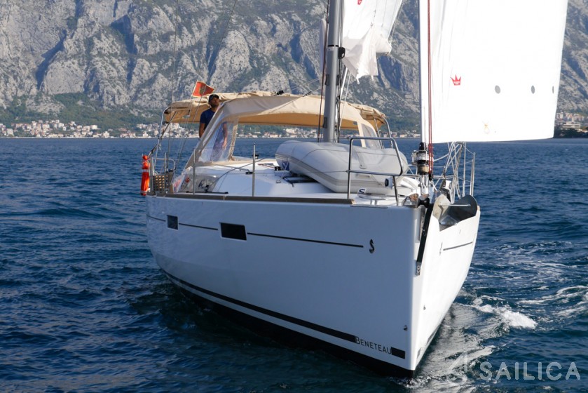 Oceanis 45 - Yacht Charter Sailica