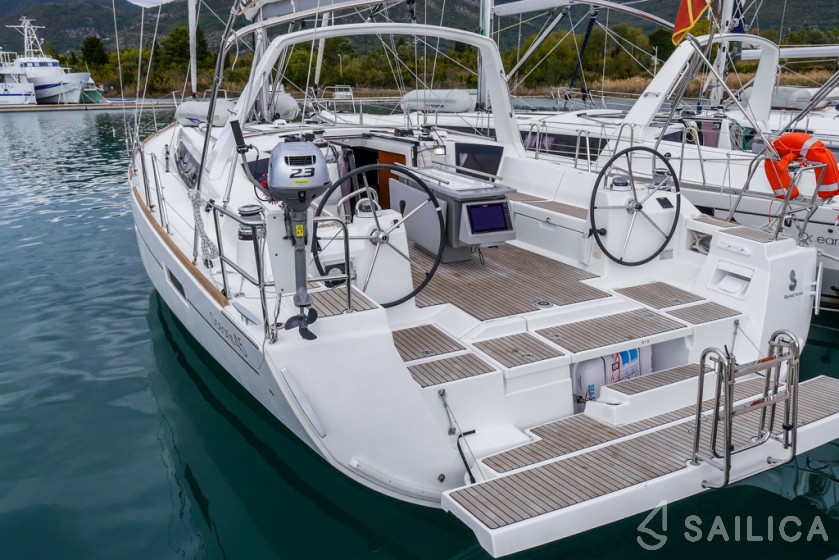 Oceanis 45 - Yacht Charter Sailica