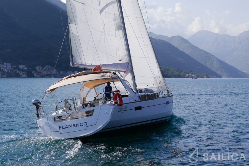 Oceanis 45 - Yacht Charter Sailica