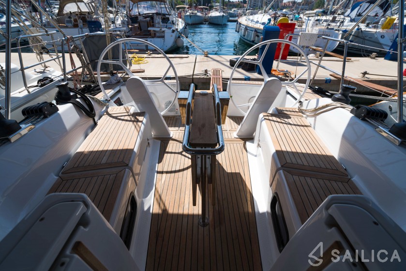 Hanse 345 - Yacht Charter Sailica