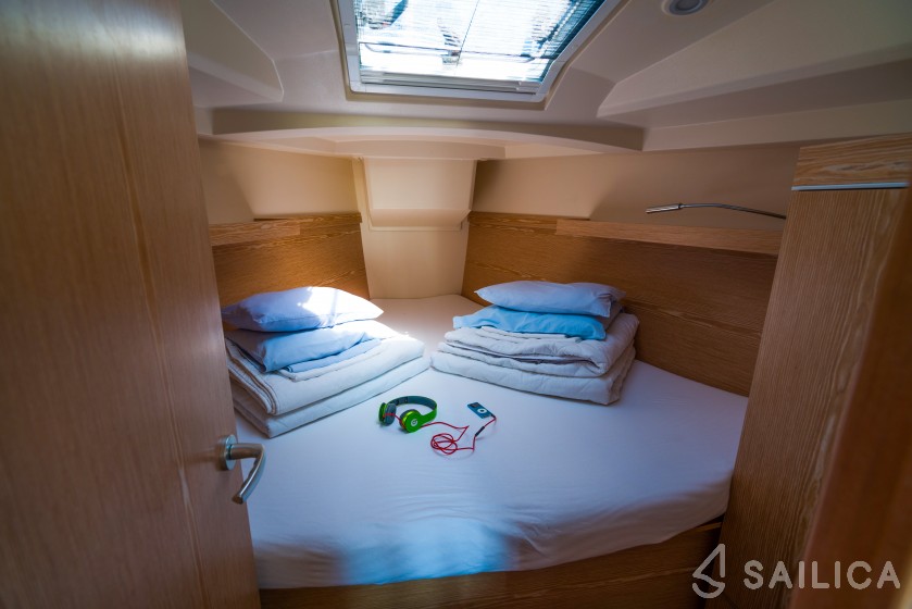 Hanse 345 - Yacht Charter Sailica