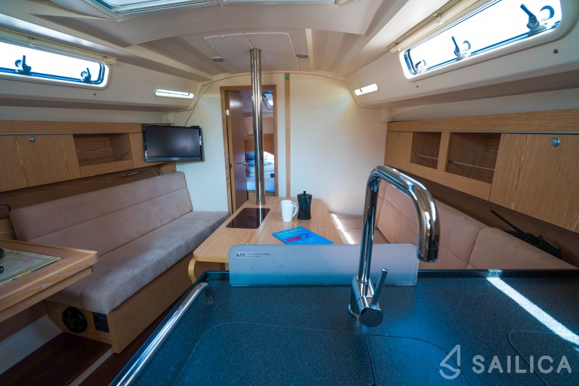 Hanse 345 - Yacht Charter Sailica