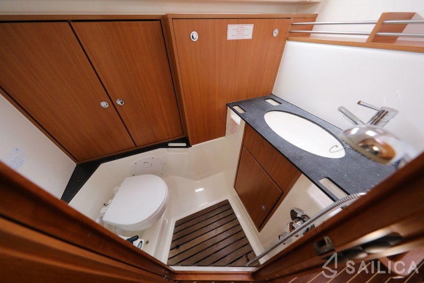 Bavaria Cruiser 36 - Yacht Charter Sailica