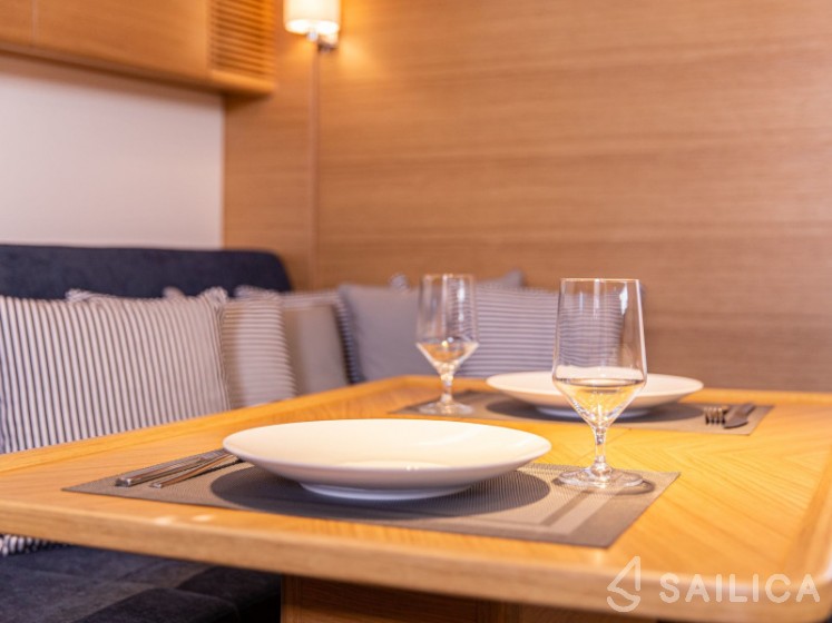 X4-6 - Yacht Charter Sailica