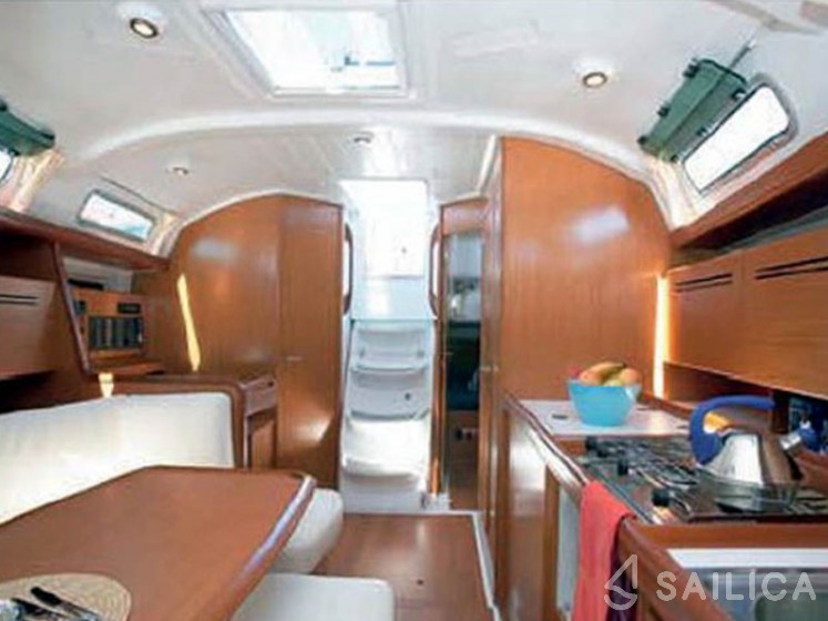 Cyclades 39.3 - Yacht Charter Sailica