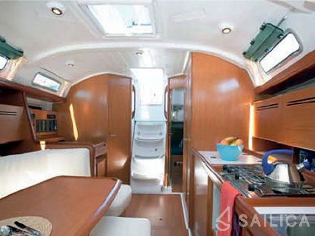Cyclades 39.3 - Yacht Charter Sailica